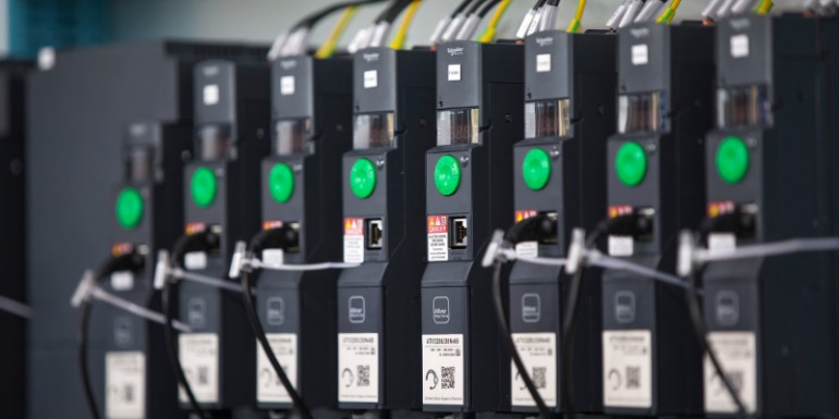 Jak sterować napędami w elektryce? Falowniki (przemienniki częstotliwości) zasada działania.